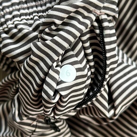 Lululemon Go The Distance 4" Short Reversible Size 6 - Picture 6 of 8